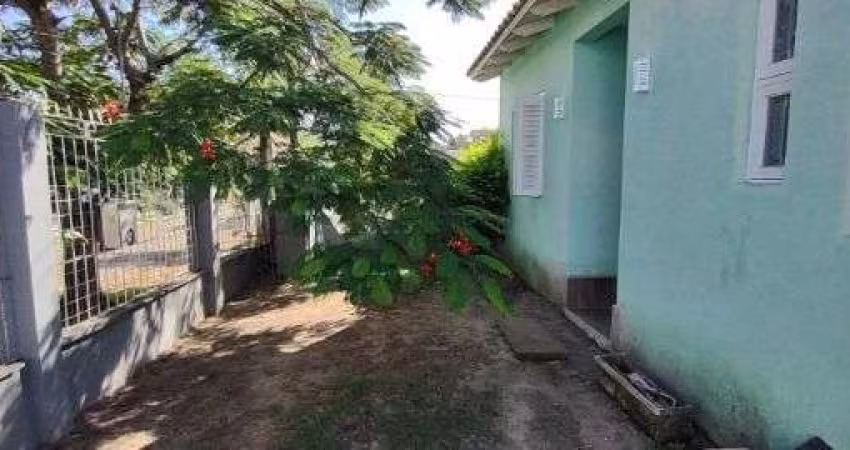 Casa em Porto Alegre, no bairro Guarujá, com 3 dormitório(s), e 3 banheiros, à venda.