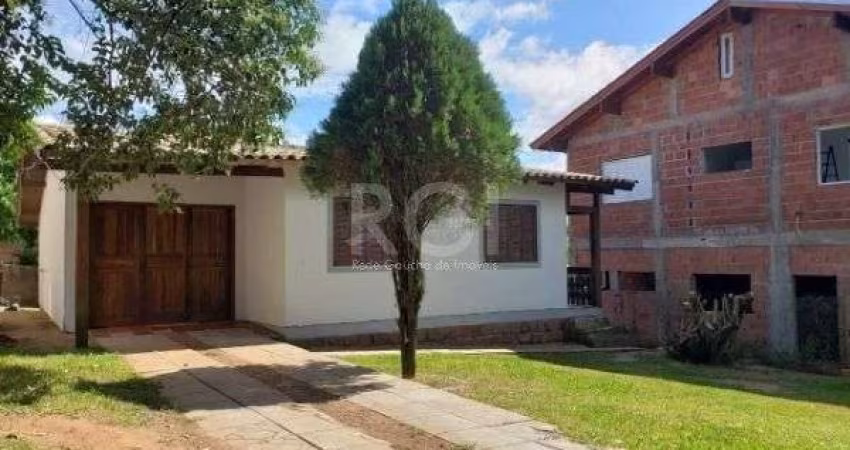 Casa em Porto Alegre, no bairro Hípica, com 2 dormitório(s), e 2 banheiros, à venda.