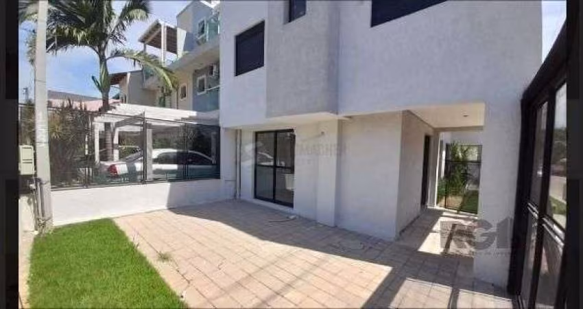 Casa em Porto Alegre, no bairro Hípica, com 3 dormitório(s), e 3 banheiros, à venda.