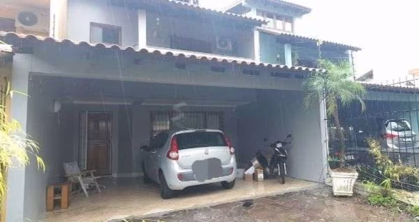 Casa em Porto Alegre, no bairro Ipanema, com 3 dormitório(s), e 3 banheiros, à venda.