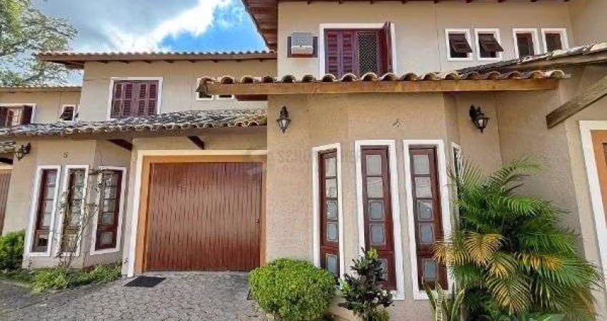 Casa Condominio em Porto Alegre, no bairro Ipanema, com 3 dormitório(s), e 3 banheiros, à venda.