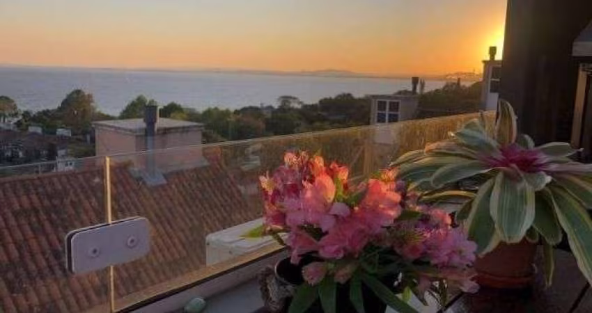 Casa Condominio em Porto Alegre, no bairro Tristeza, com 3 dormitório(s), e 3 banheiros, à venda.