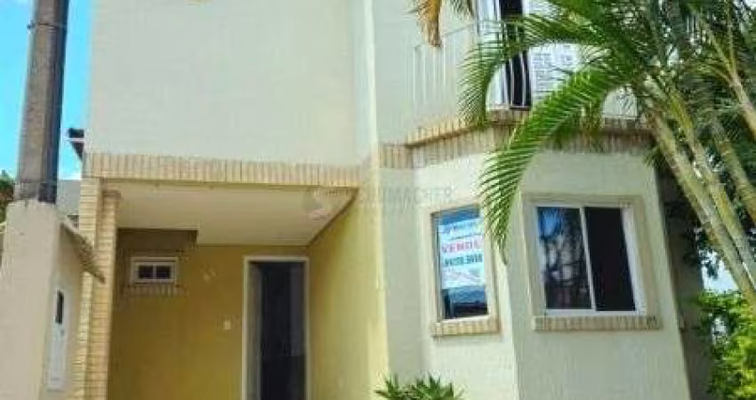 Casa Condominio em Porto Alegre, no bairro Guarujá, com 3 dormitório(s), e 3 banheiros, à venda.