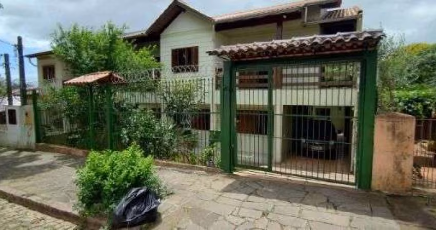 Casa em Porto Alegre, no bairro Nonoai, com 6 dormitório(s), e 6 banheiros, à venda.