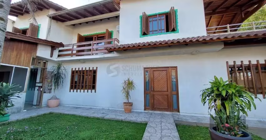 Casa sobrado, 2 dormitórios, 1 suíte, vaga de garagem, Bairro Pq da Matriz
