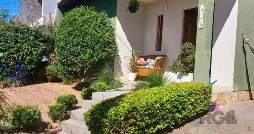 Casa 3 dormitórios, 1 suíte, vaga de garagem, Bairro Parque da Matriz