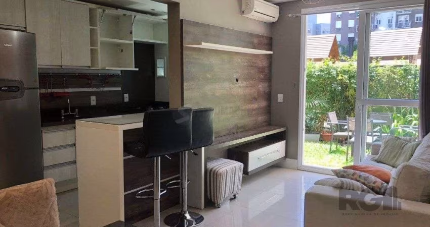 Apartamento com pátio 2 quartos (1 suites), churrasqueira e vaga. Infra completa