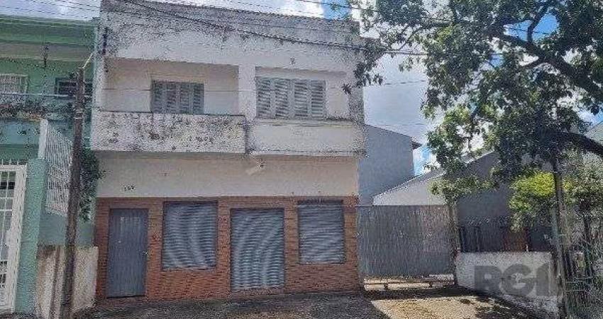 Casa /Sobrado com apartamento e loja, estacionamento, a venda no Bairro Jardim Itu. Lojão embaixo com dois banheiros e divisórias,