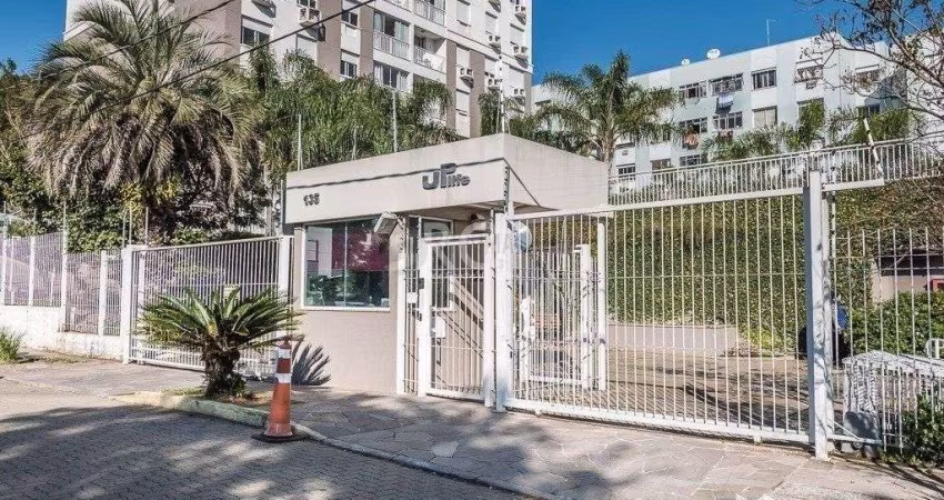 Apartamento de três dormitórios, suíte e uma vaga de garagem no bairro Cristo Redentor em Porto Alegre.