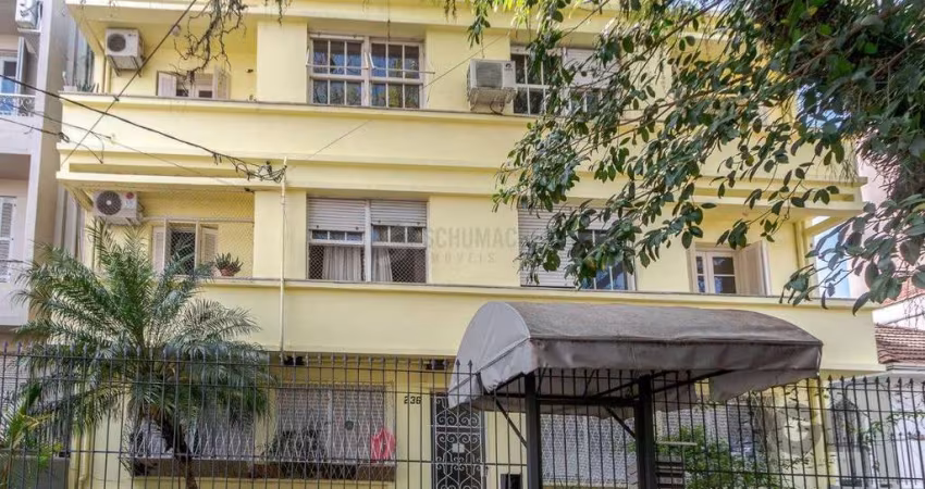 Apartamento de dois quartos e dois banheiros no bairro Rio Branco em Porto Alegre.
