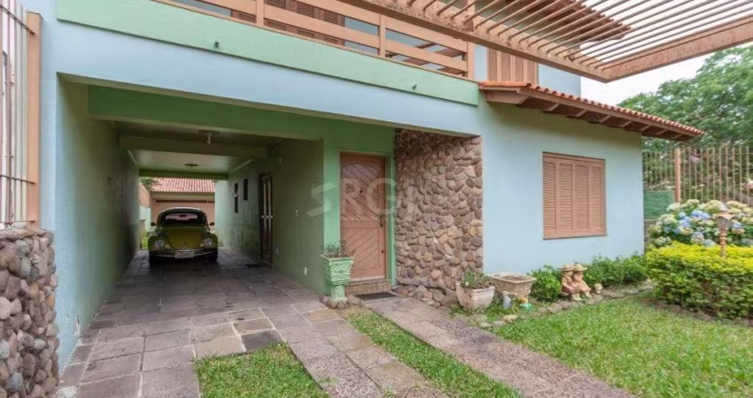 Casa para Venda - 180m², 3 dormitórios, sendo 1 suites, 2 vagas - Guarujá