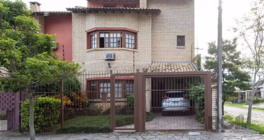 Casa para Venda - 180.3m², 3 dormitórios, sendo 1 suites, 3 vagas - Guarujá