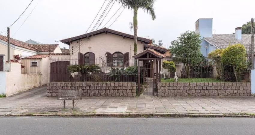 Casa para Venda - 380m², 3 dormitórios, sendo 1 suites, 3 vagas - Tristeza