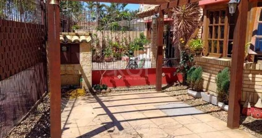 Casa para Venda - 156m², 3 dormitórios, sendo 1 suites, 2 vagas - Guarujá