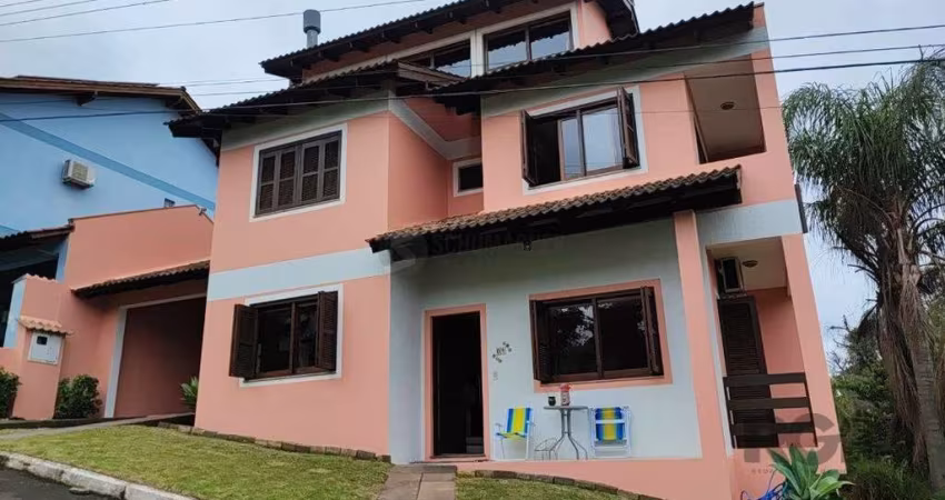 Casa em Condomínio em Cavalhada