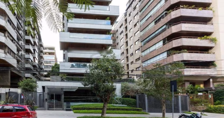 Apartamento mobiliado, com cerca de 256,42m² privativos e com 3 suítes,