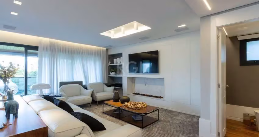 Apartamento mobiliado, com cerca de 256,42m² privativos e com 3 suítes,