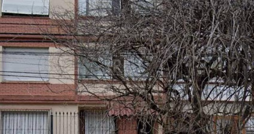 Apartamento térreo, 2 dormitórios no Menino Deus