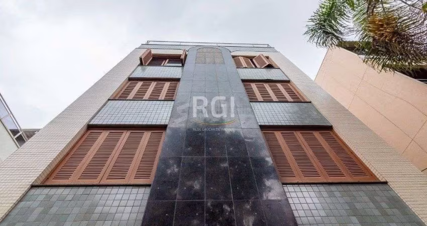 Cobertura para Venda - 248.34m², 3 dormitórios, sendo 1 suites, 3 vagas - Petrópolis