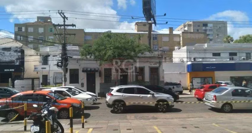 Casa com 2 quartos à venda na Avenida Cristóvão Colombo, 2381, Floresta, Porto Alegre