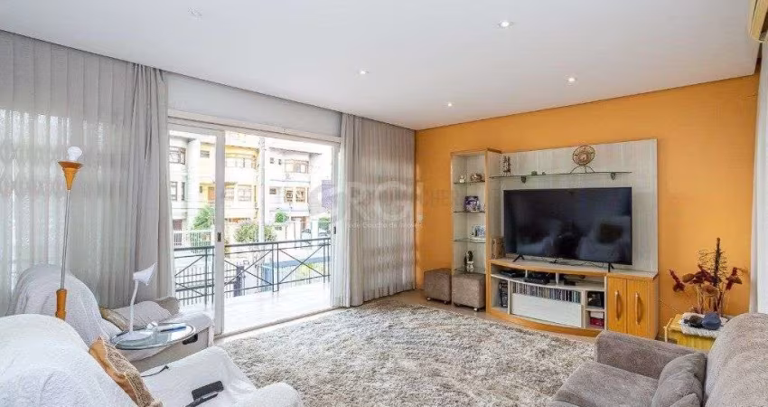 Casa no Jardim Planalto de 3 dormitórios pátio com piscina