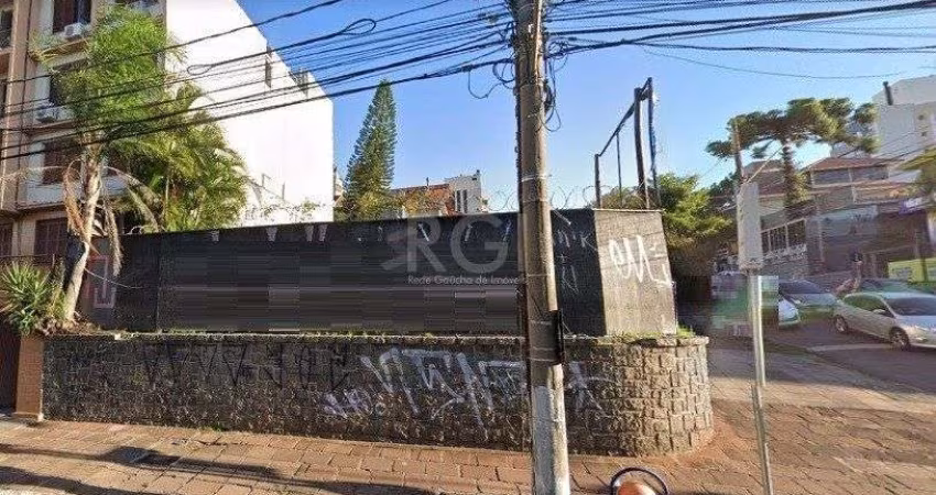 Terreno de esquina no bairro Petrópolis