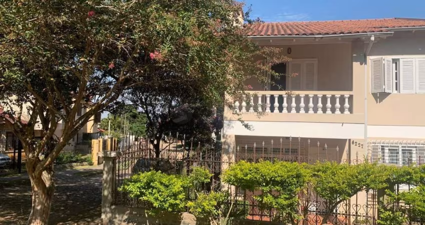 Casa para Venda - 220m², 3 dormitórios, sendo 2 suites, Ipanema