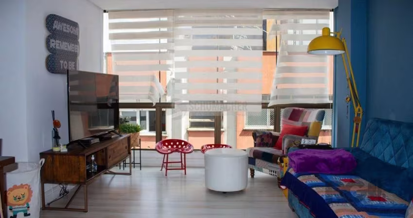 Apartamento 2 dormitórios, dois banheiros, garagem, salão de festas e elevador.