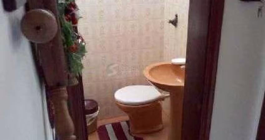 Casa para Venda - 168m², 4 dormitórios, sendo 2 suites, 3 vagas - Guarujá
