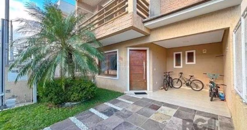 Casa em Porto Alegre, no bairro Hípica, com 3 dormitório(s), e 3 banheiros, à venda.