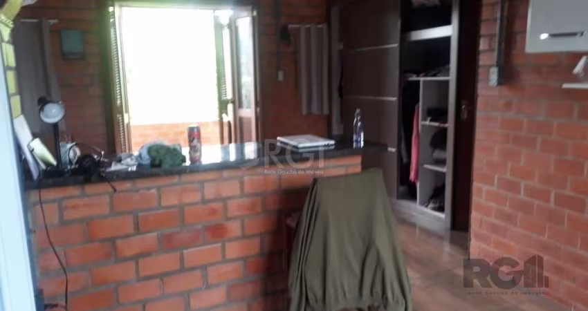 Casa com 3 dormitórios, sendo 1 suíte no bairro Hípica
