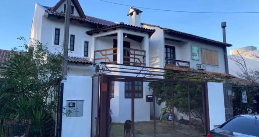 Casa no bairro Hípica - 3 dormitórios