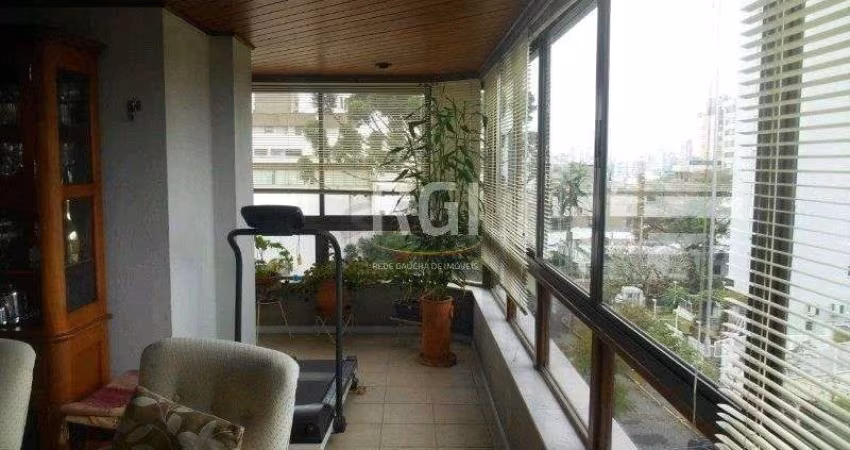 Apartamento para Venda - 137m², 3 dormitórios, sendo 1 suites, 2 vagas - Petrópolis