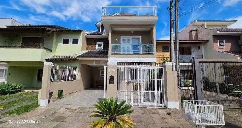 Casa em Porto Alegre, no bairro Hípica, com 3 dormitório(s), e 3 banheiros, à venda.