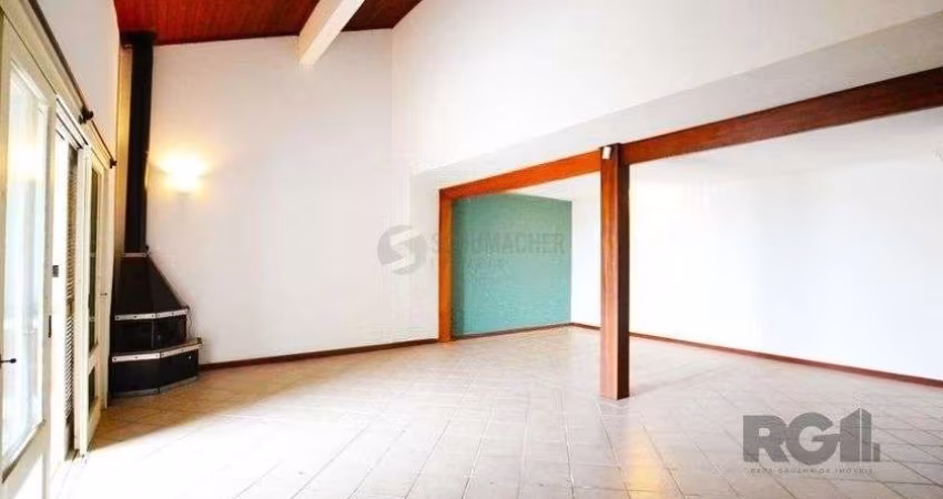 Casa de 200m² - 4 dormitórios, 4 vagas no bairro Espírito Santo