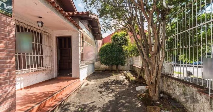 Casa de 4 dormitórios, no bairro Medianeira