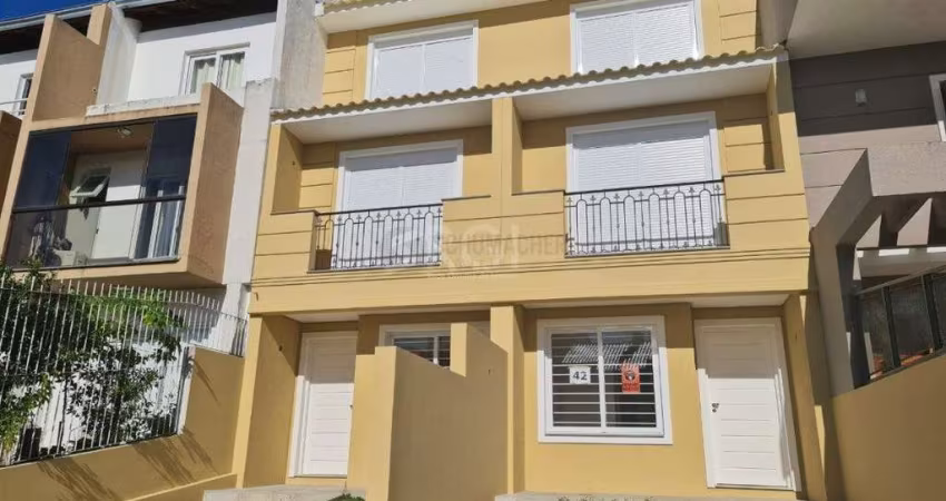 Casa para Venda - 133m², 3 dormitórios, sendo 3 suites, 1 vaga - Guarujá