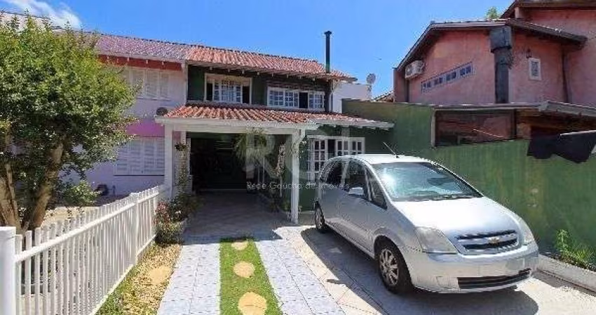 Casa em Porto Alegre, no bairro Ipanema, com 3 dormitório(s), e 3 banheiros, à venda.