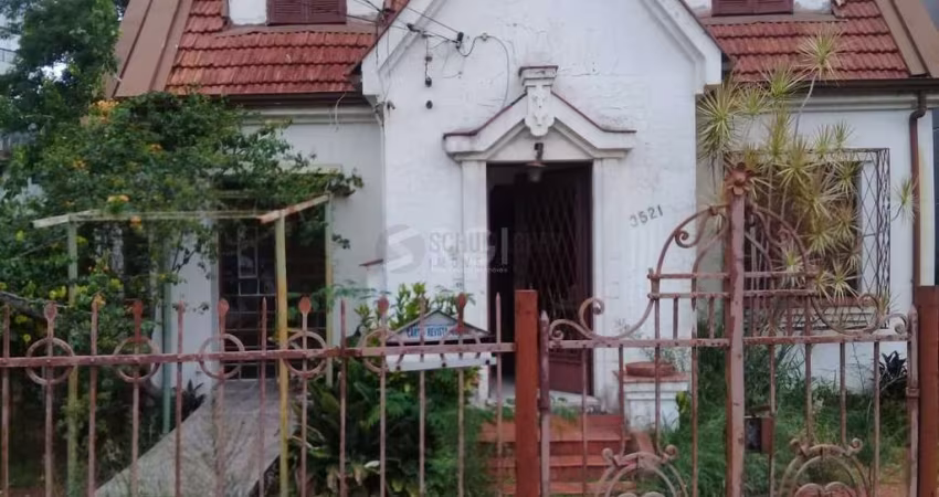 Casa de 4 dormitórios na Av. Teresópolis bairro Teresópolis