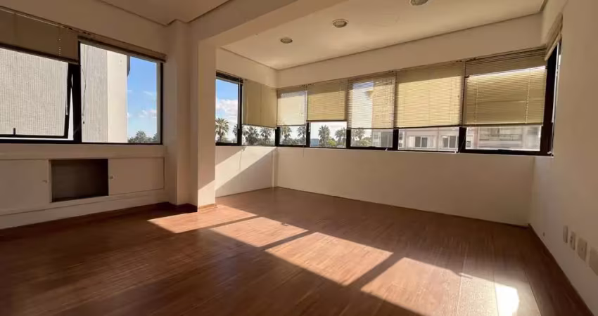 Sala comercial com uma vaga de garagem no bairro bom fim