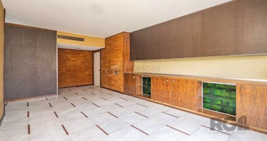 Apartamento Imenso no Bairro Petrópolis! 232m2 privativos e 3 vagas de garagem