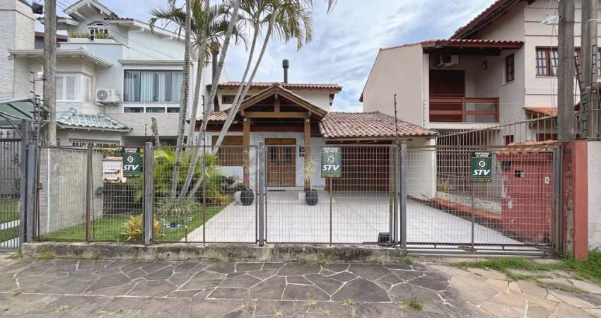 Casa 3D com 2 suítes e piscina.