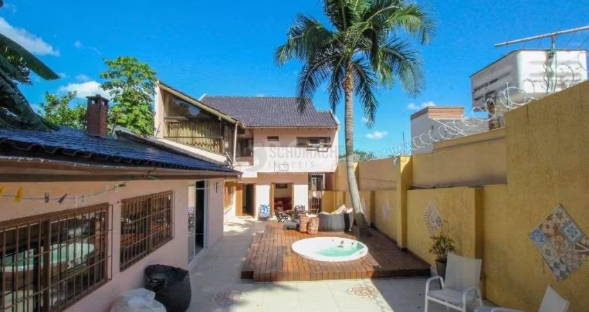 Casa Com 4 dormitórios para Comprar , 350 m²- Chácara das Pedras - Porto Alegre