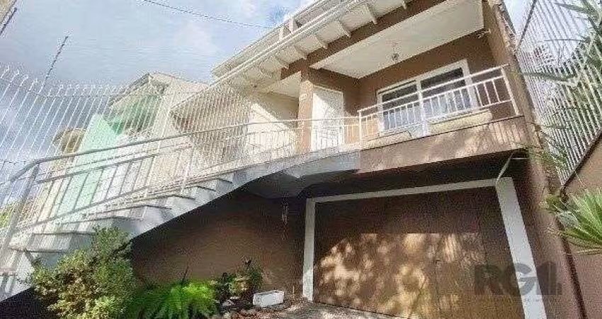 Vende-se belo sobrado com 3 quartos com suíte e 3 vagas cobertas - 182m² - Vila Ipiranga
