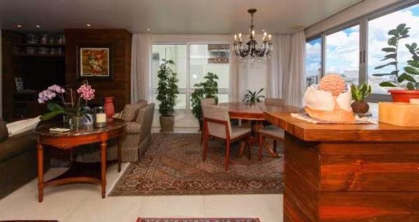 Vende-se amplo apartamento de 195m², 3 Suítes, 3 Vagas, localizado no bairro Bela Vista