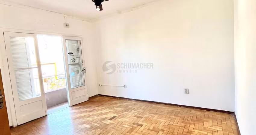Apartamento 2 Dormitórios com Sacada e Pátio - Excelente Localização