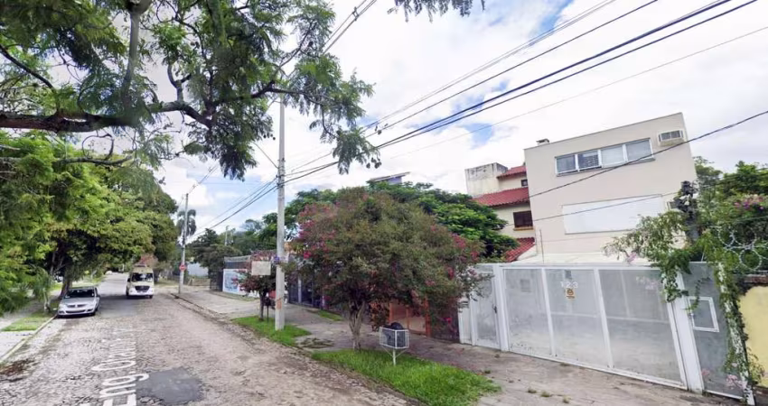 Casa com 4 quartos (02 suítes), 02 vagas cobertas no Bairro Ipanema
