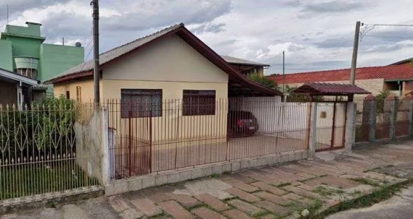 Casa no Sarandi de 2 dormitórios e pátio com piscina