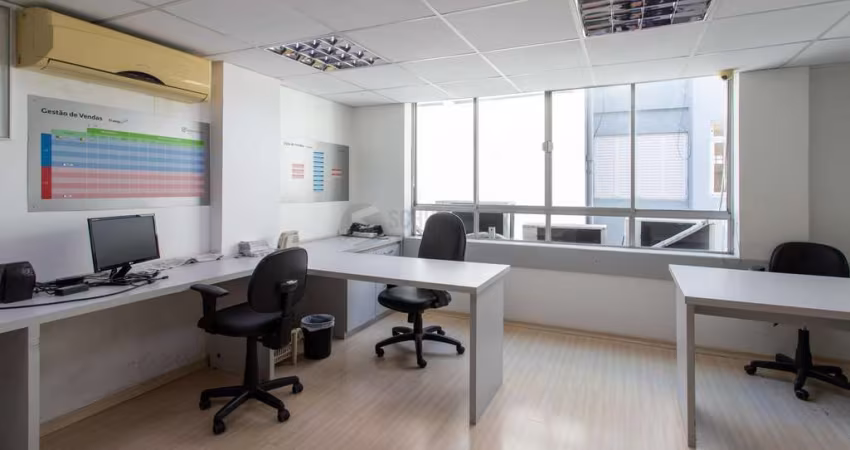 Andar inteiro mobiliado com 215 m² para até 60 pessoas