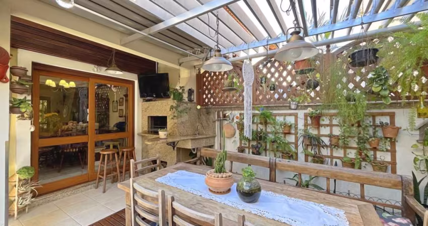 Casa em Condomínio em Cavalhada